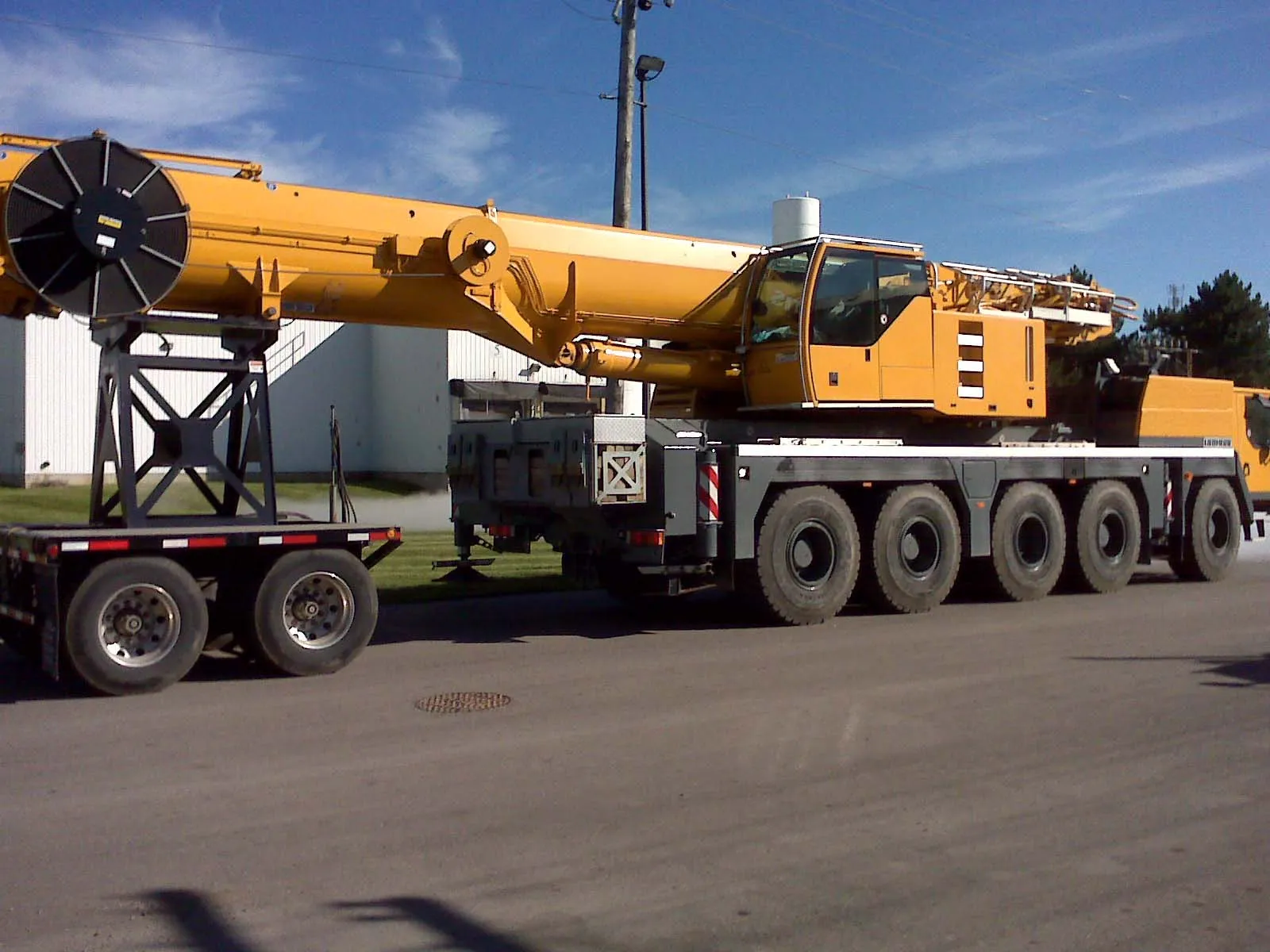 2007 Liebherr LTM1130-5.1 photo 2 of 2